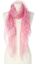 Ażurowy szal jedwabny różowy do letnich stylizacji damski szalik elegancki