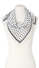 biała Chusta Apaszka w czarne groszki Włoska 90x90cm elegancka