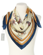 Ekskluzywna kremowa apaszka z jedwabiu chusta włoska Marina D'Este 90x90 Italian Silk karoce konie