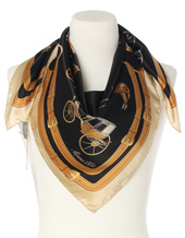 Ekskluzywna czarna jedwabna apaszka chusta włoska Marina D'Este 90x90 Italian Silk karoce konie