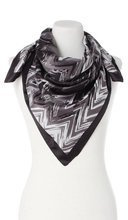 Modna Damska Chusta Apaszka Zygzaki 90x90cm czarna czarno szara