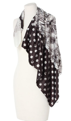 czarno biała Chusta w kwiaty i grochy Apaszka Włoska 90x90 elegancka