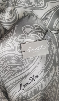Duża chusta jedwabna premium włoska srebrna 90x90cm Marina D'Este klasyczny wzór