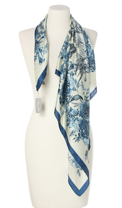 Ekskluzywna apaszka z jedwabiu chusta włoska Marina D'Este 90x90 Italian Silk niebieska kremowa