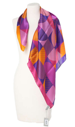 elegancka jedwabna Apaszka geometryczna Chusta Włoska fuksja Marina D'Este ekskluzywna Italian Silk