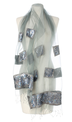 Wizytowy wieczorowy szal elegancki szary srebrny z cekinami Laura Verdiani 45x180cm Jedwab Organza